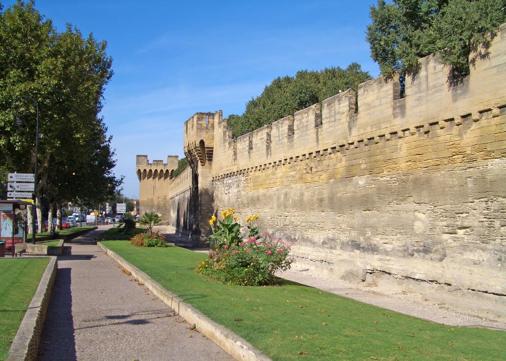Yes Hotel Avignon Luaran gambar